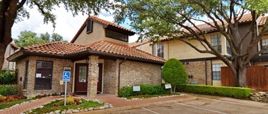 Hidden Bend Townhomes Dallas, TX