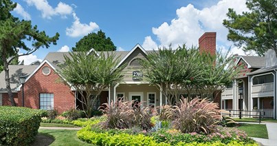 Arbors of Central Park Apartments Bedford Texas