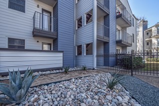 Azure Urban Living Apartments Dallas Texas