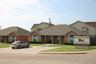 Kings Village Carriage Homes Apartments Grand Prairie Texas