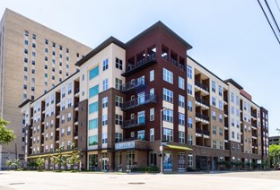 1711 Caroline Apartments Houston Texas