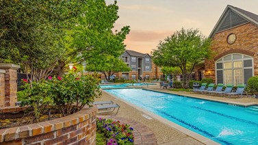 Seasons at Green Oaks Apartments Grand Prairie Texas