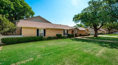 Shady Valley Square Apartments Pantego Texas