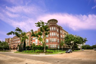 Forum on San Felipe Apartments Houston Texas