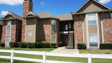 Lake Meadows Apartments Garland Texas