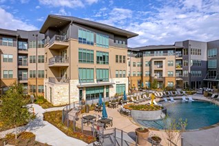 Truman at Arlington Commons Apartments Arlington Texas