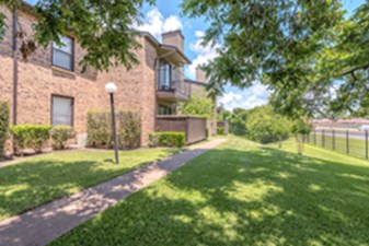 Wooded Creek Apartments Desoto - $910+ for 1 & 2 Bed Apts