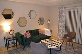 Clover on Park Lane Dallas - $650+ for 1 & 2 Bed Apts