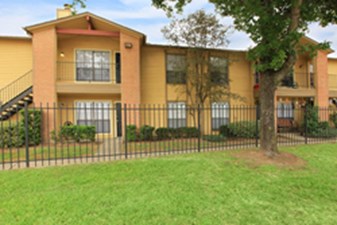 Park Trails Apartments Houston - $697+ for 1 & 2 Bed Apts