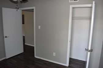 Sam Maverick Arlington - $825+ for 1 & 2 Bed Apts