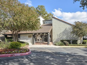 Deer Oaks San Antonio - $750+ for 1 & 2 Bed Apts