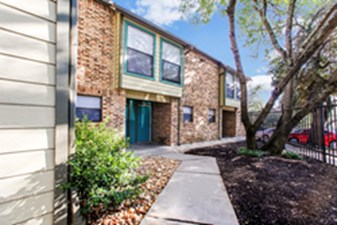 Burl South Apartments Austin - $909+ for 1 & 2 Bed Apts