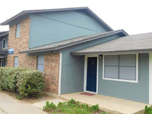 Pearl on University Denton - $725+ for 1 & 2 Bed Apts