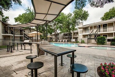 Courtyards of Roses Apartments Irving Texas
