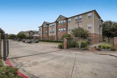 Emerson South Collins Apartments Arlington Texas