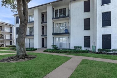 Villas on Rosemeade East Apartments Dallas Texas