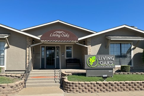 Living Oaks Apartments Red Oak, TX
