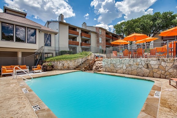 LIV on the Green Arlington 737+ for 1 &amp; 2 Bed Apts