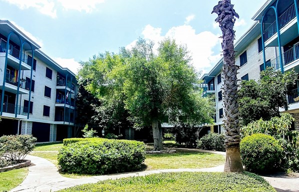 The Beverly San Antonio 839+ for 1 &amp; 2 Bed Apts