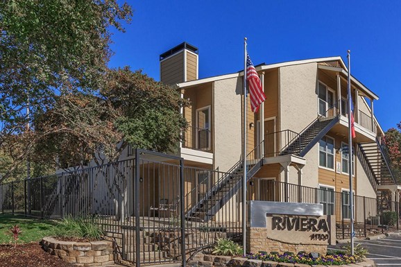 Riviera Apartments Dallas 760+ for 1 &amp; 2 Bed Apts