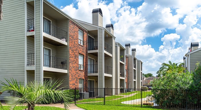 Beverly At Clear Lake Houston 845 For 1 2 Bed Apts