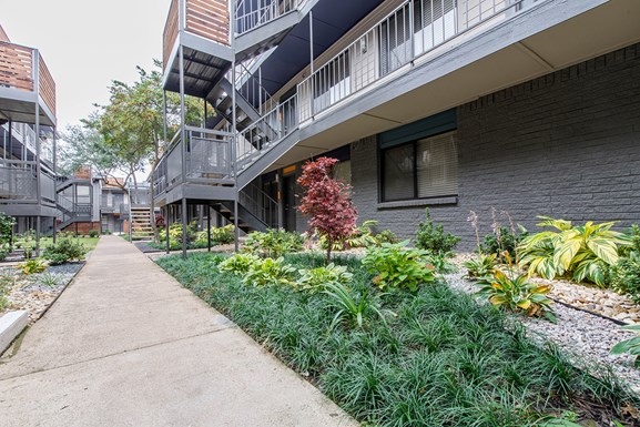 Everton At Bellmar Dallas 900 For 1 2 Bed Apts