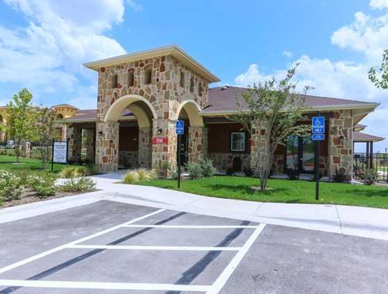 Fairway Landings at Plum Creek Apartments Kyle Texas