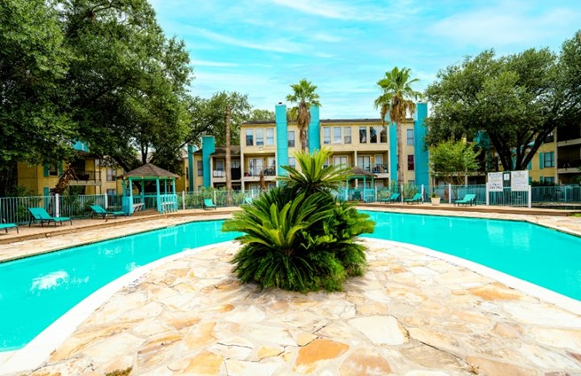 La Esencia Apartments Houston Texas