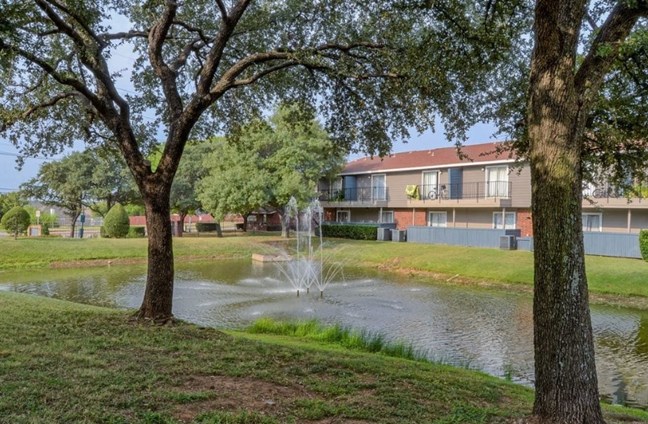 Oak Tree Village Apartments Lewisville Texas