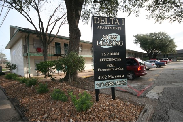 Court at Oak Forest Apartments Houston Texas