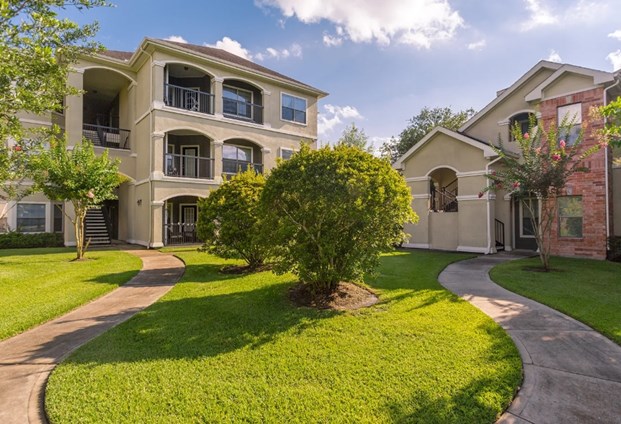 Reserve at Tranquility Lake Apartments Pearland Texas
