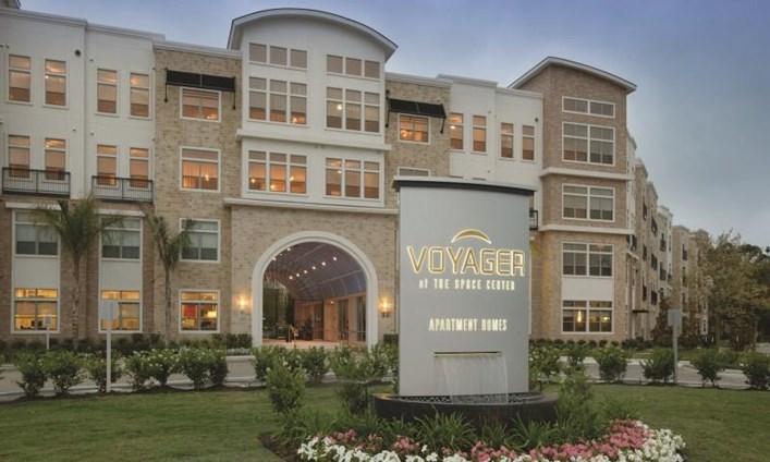 Voyager at Space Center Apartments Nassau Bay Texas