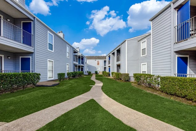 Riviera on Normandy Apartments Houston Texas