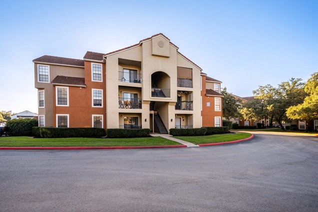 Summit at Henderson Pass Apartments San Antonio Texas