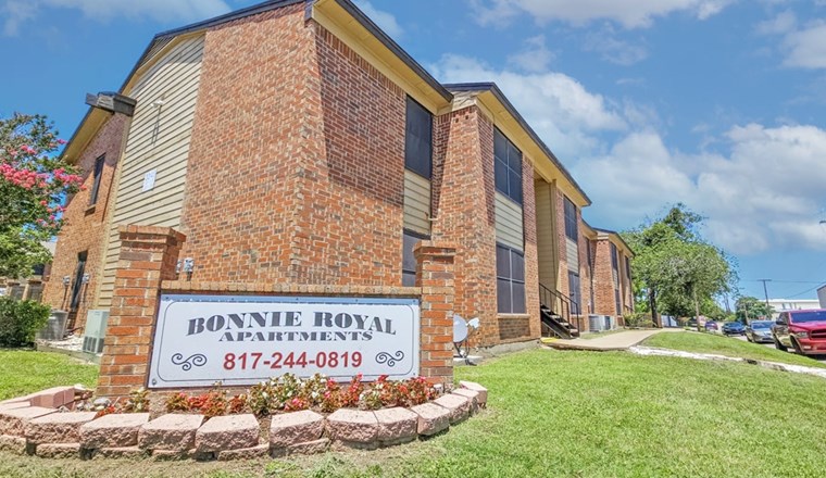 Bonnie Royal - Fort Worth, TX - Photo 1 of 24