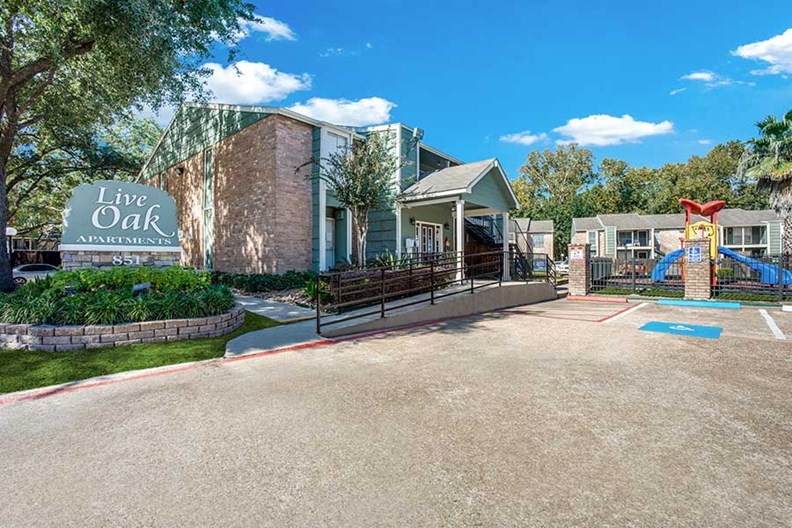Live Oak Apartments Houston 1058+ for 1 & 2 Bed Apts