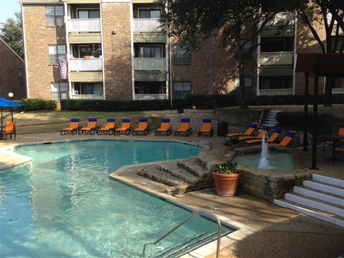 Overlook at Bear Creek Euless 913+ for 1 &amp; 2 Bed Apts