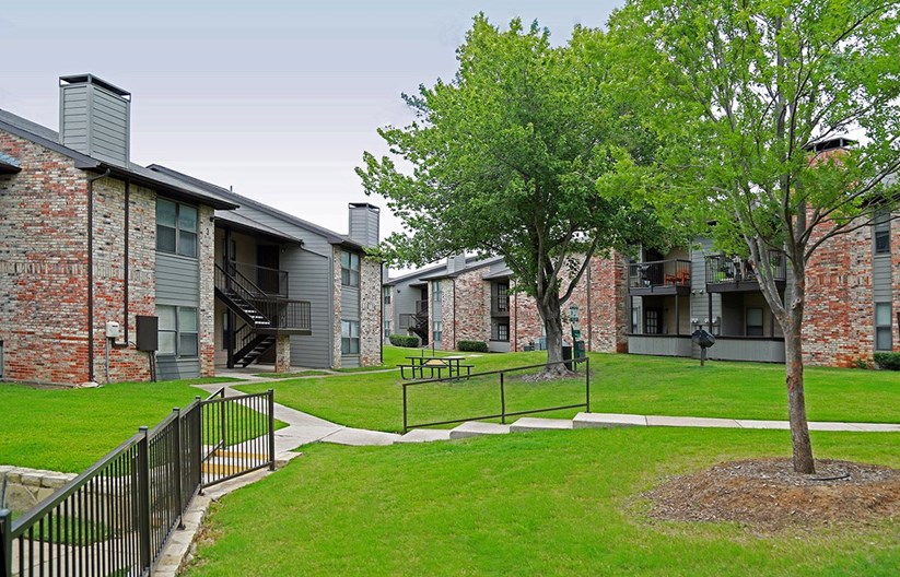 Ridgecrest I Apartments Denton - $825+ for 1 & 2 Bed Apts