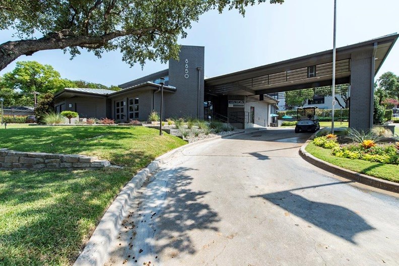 Halston Apartments Dallas 806+ for 1 &amp; 2 Bed Apts