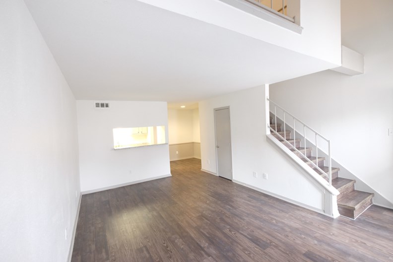 Creeks Edge Apartments Austin 1010+ for 1 & 2 Bed Apts