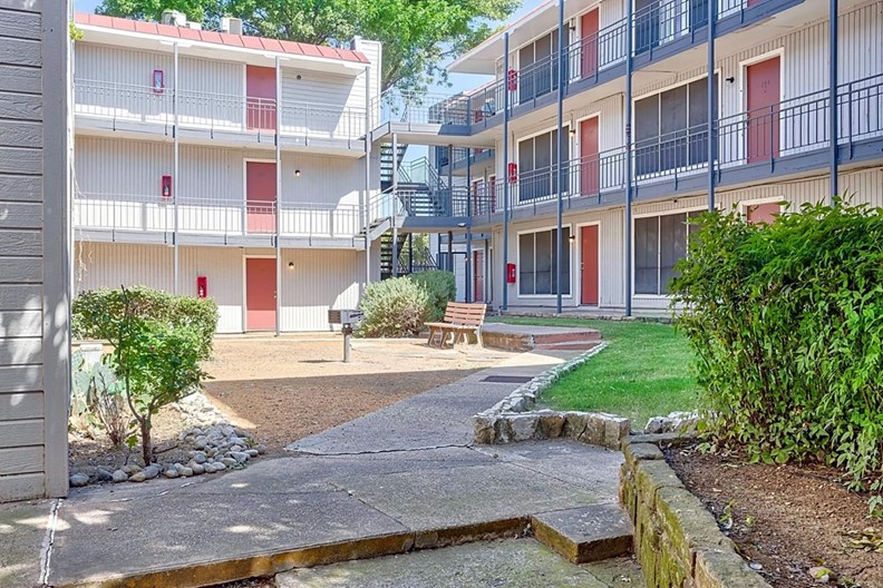 Parea Oak Lawn Dallas 1025+ for 1 & 2 Bed Apts
