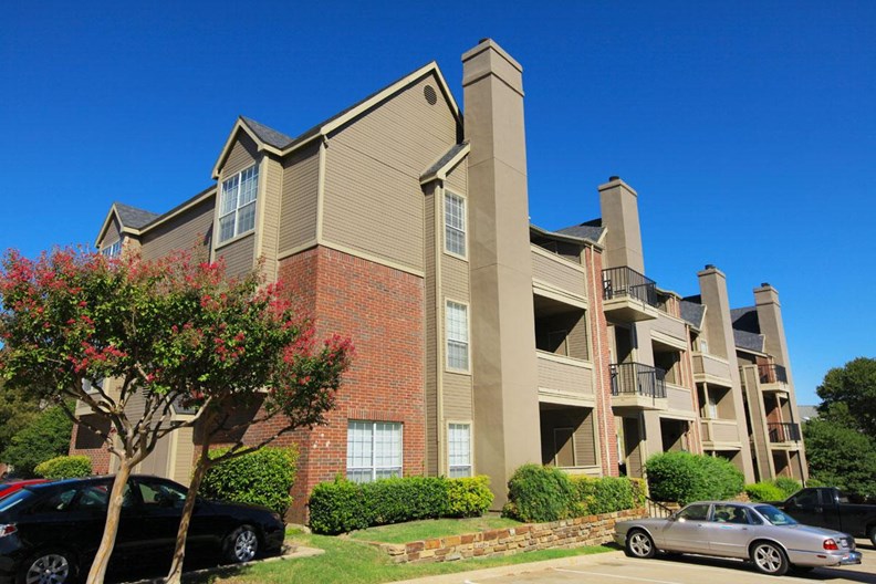 Creekview Apartments Dallas - $819+ for 1 & 2 Bed Apts