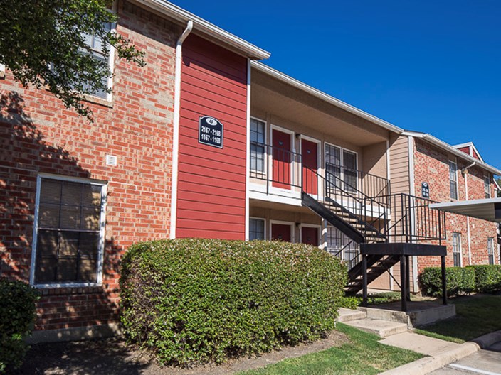 Creekside Village Plano 875+ for 1 & 2 Bed Apts