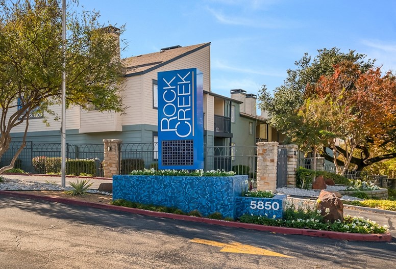 Rock Creek Apartments Dallas 1014+ for 1 & 2 Bed Apts