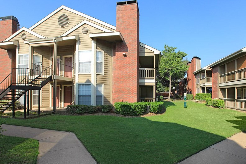 Pear Ridge Apartments Dallas - $880+ for 1 & 2 Bed Apts