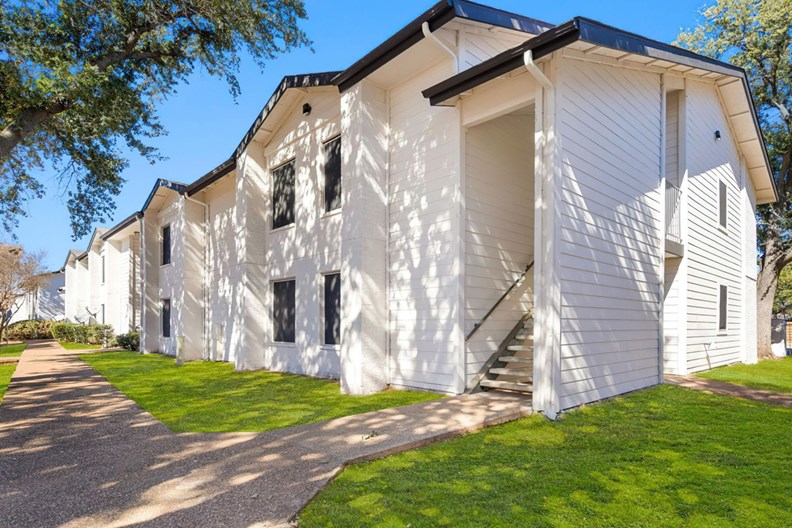 Tides at Eastchase Fort Worth 825+ for 1, 2 & 3 Beds