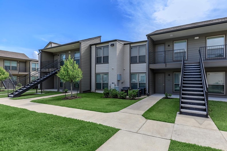 Willow Creek Apartments
