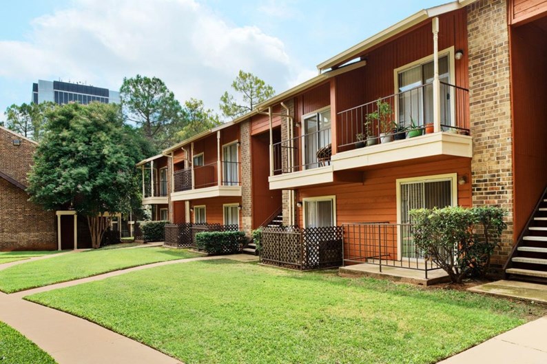 Arlington Oaks Apartments 730+ for 1 & 2 Bed Apts