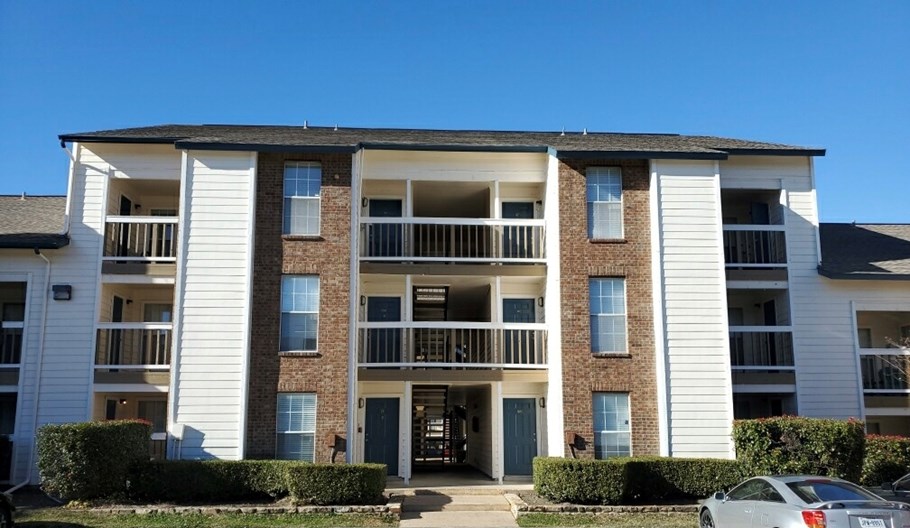 Tides on Hulen Fort Worth 835+ for 1 & 2 Bed Apts