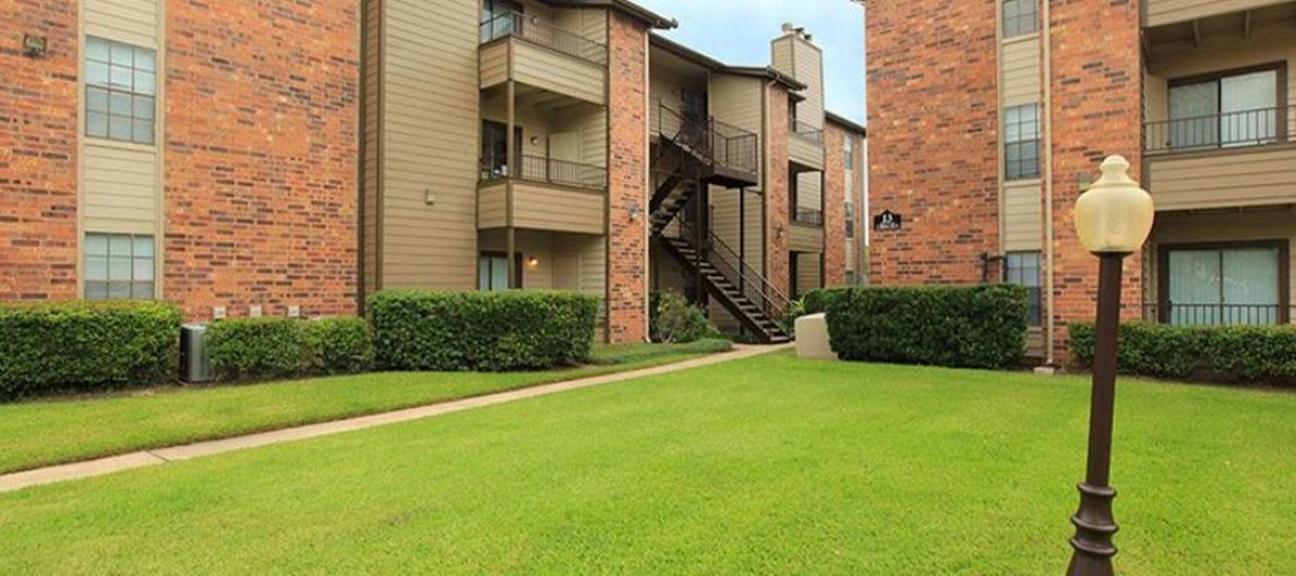 Park 610 Apartments Houston - $799+ for 1 & 2 Bed Apts